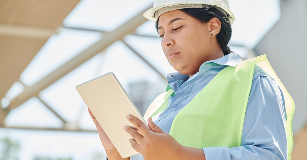 HR Software for Construction: Field Crews and Compliance